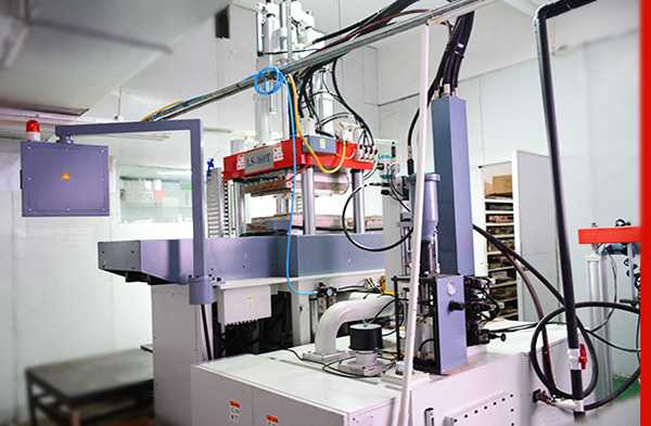 利勇安液態硅膠制品注塑機